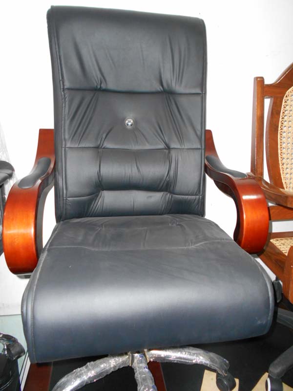 Buy Office Executive Chair at Best Price Online in Pakistan on Apnafurniture.pk