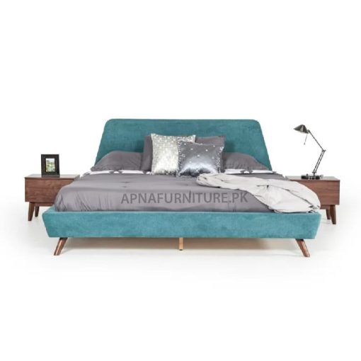 upholstered bed in solid wood legs in king size